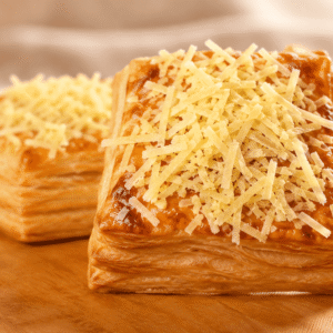 Frangão – Folheado de Frango com Queijo Ralado